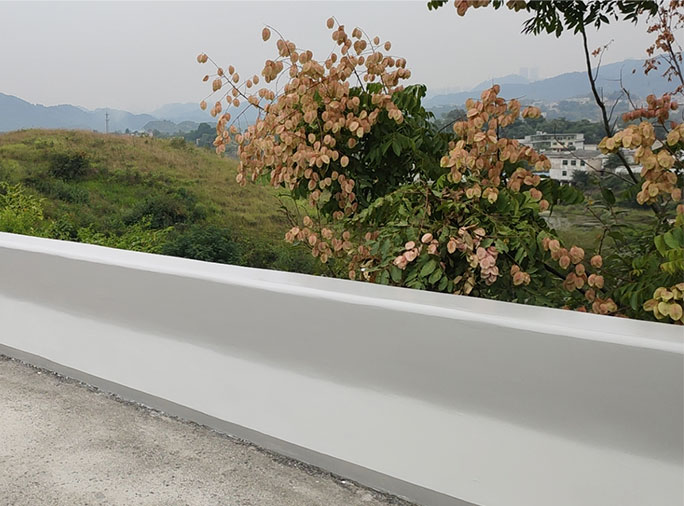 貴陽環城高速西南環線K48+600上行防撞墻涂裝翻新